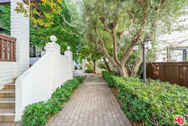 a view of a pathway of the house