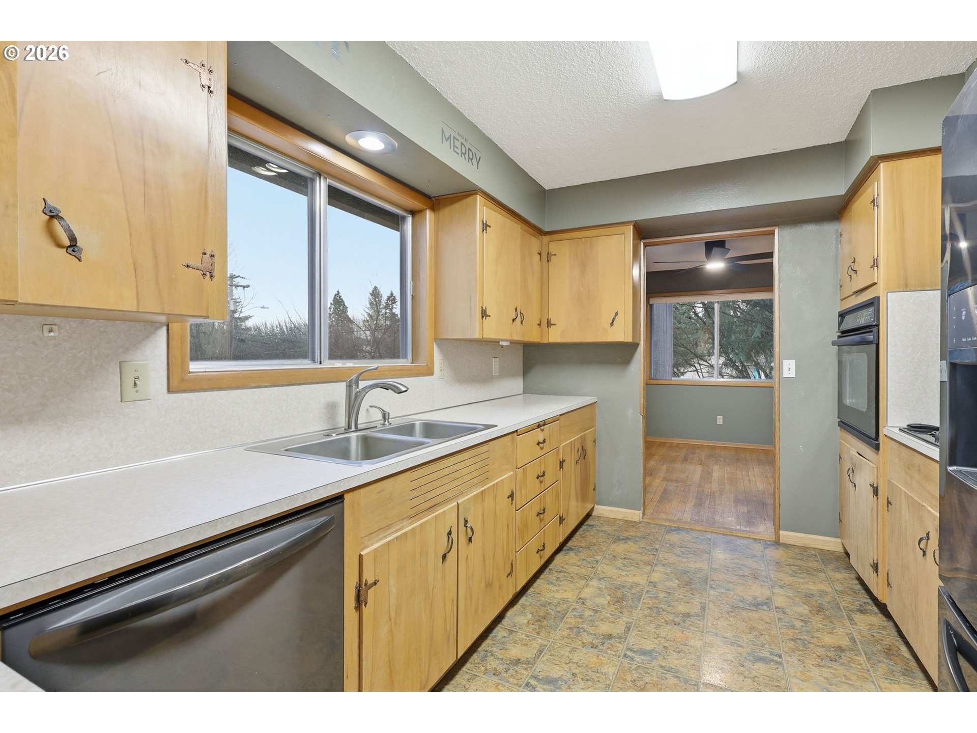 8855 Southwest Omara Street Portland, OR 97223 - Photo 6 of 37