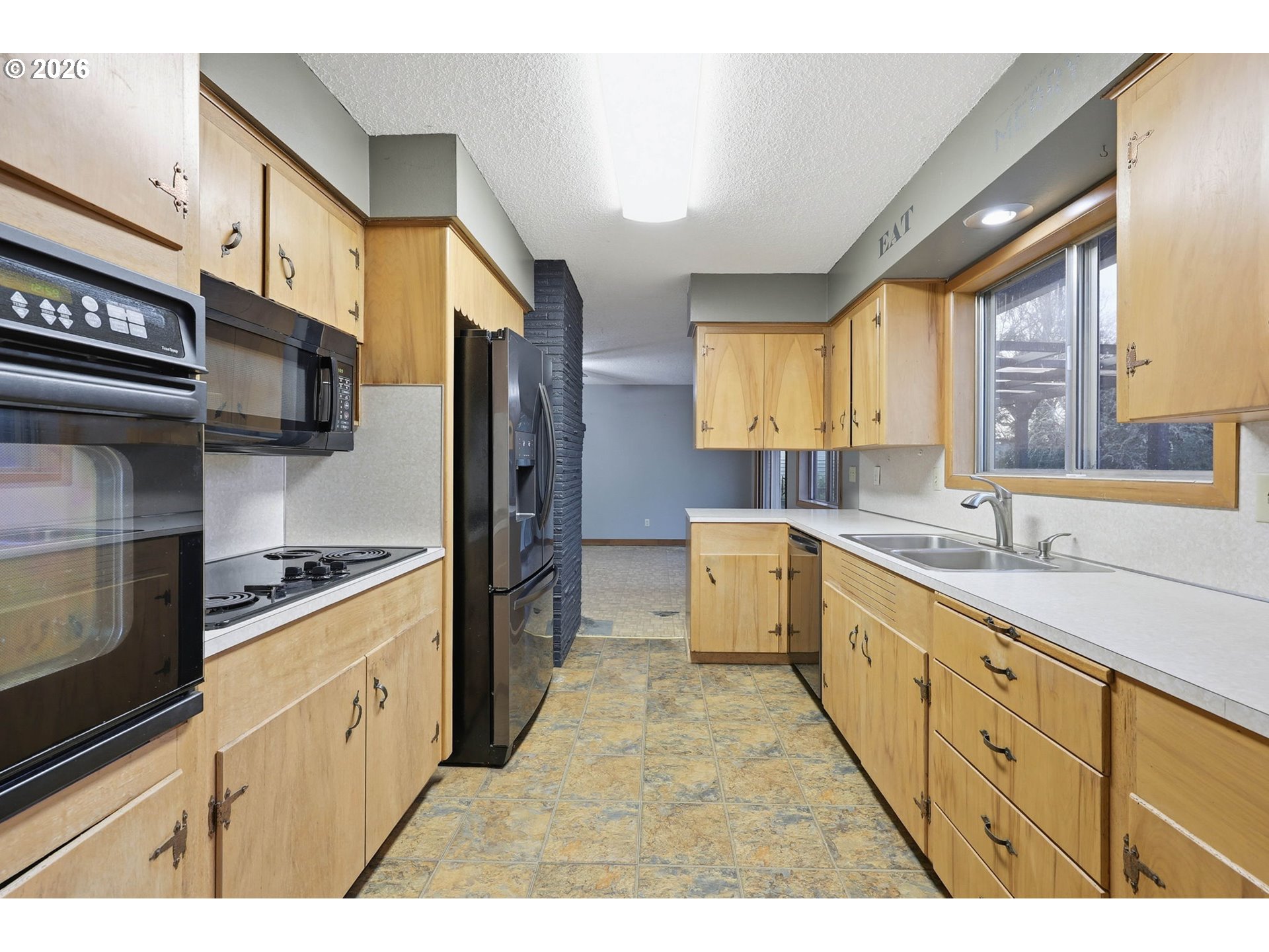 8855 Southwest Omara Street Portland, OR 97223 - Photo 7 of 37