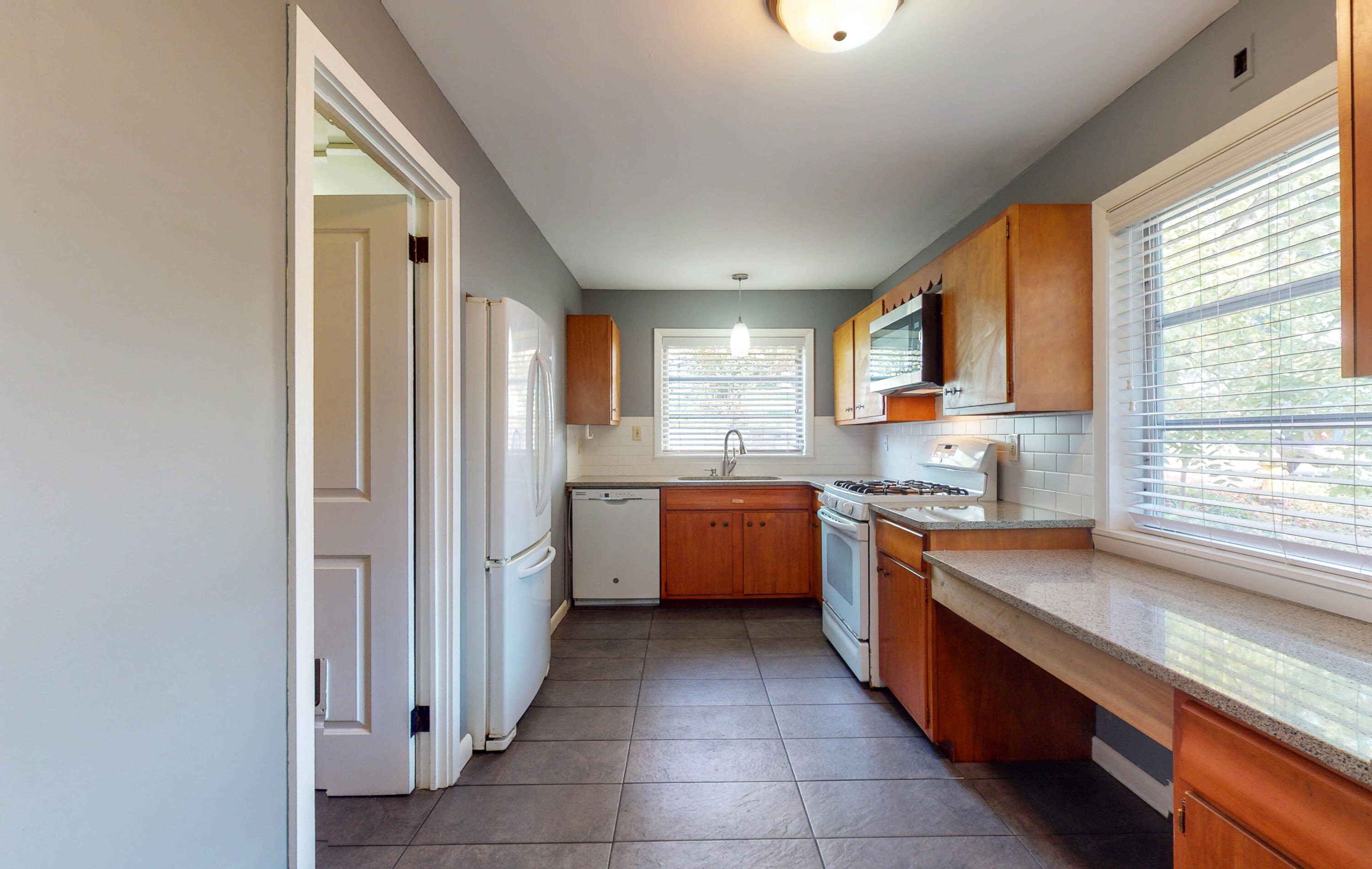 300 East Faunce Lane Oak Ridge, TN 37830 - Photo 8 of 18 302-E-Faunce-Ln-10042021_123238