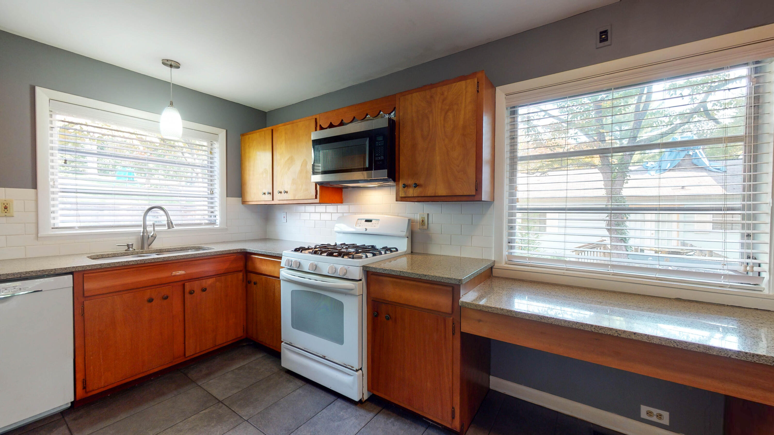 300 East Faunce Lane Oak Ridge, TN 37830 - Photo 9 of 18 302-E-Faunce-Ln-10042021_183308