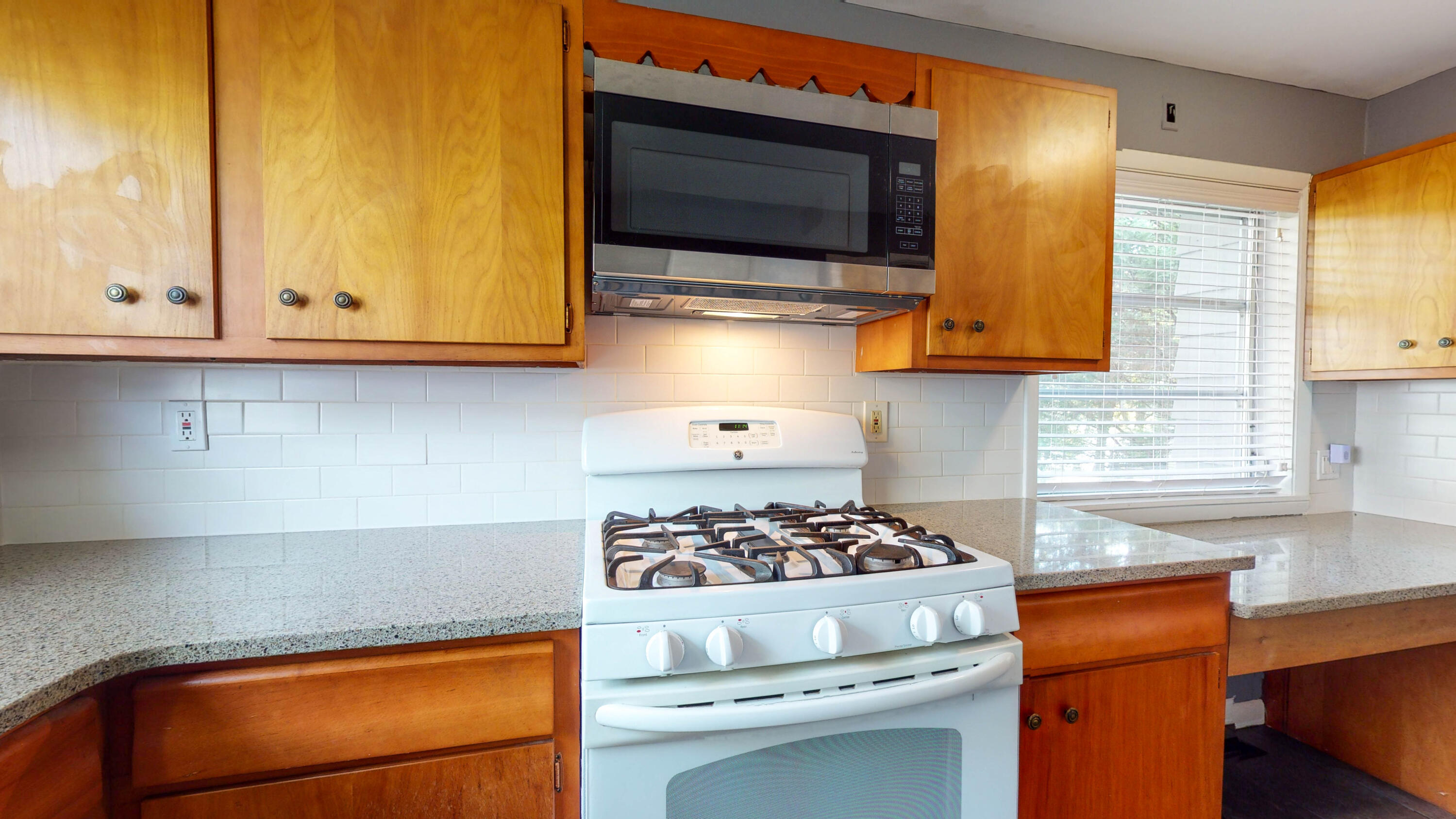 300 East Faunce Lane Oak Ridge, TN 37830 - Photo 10 of 18 302-E-Faunce-Ln-10042021_183323