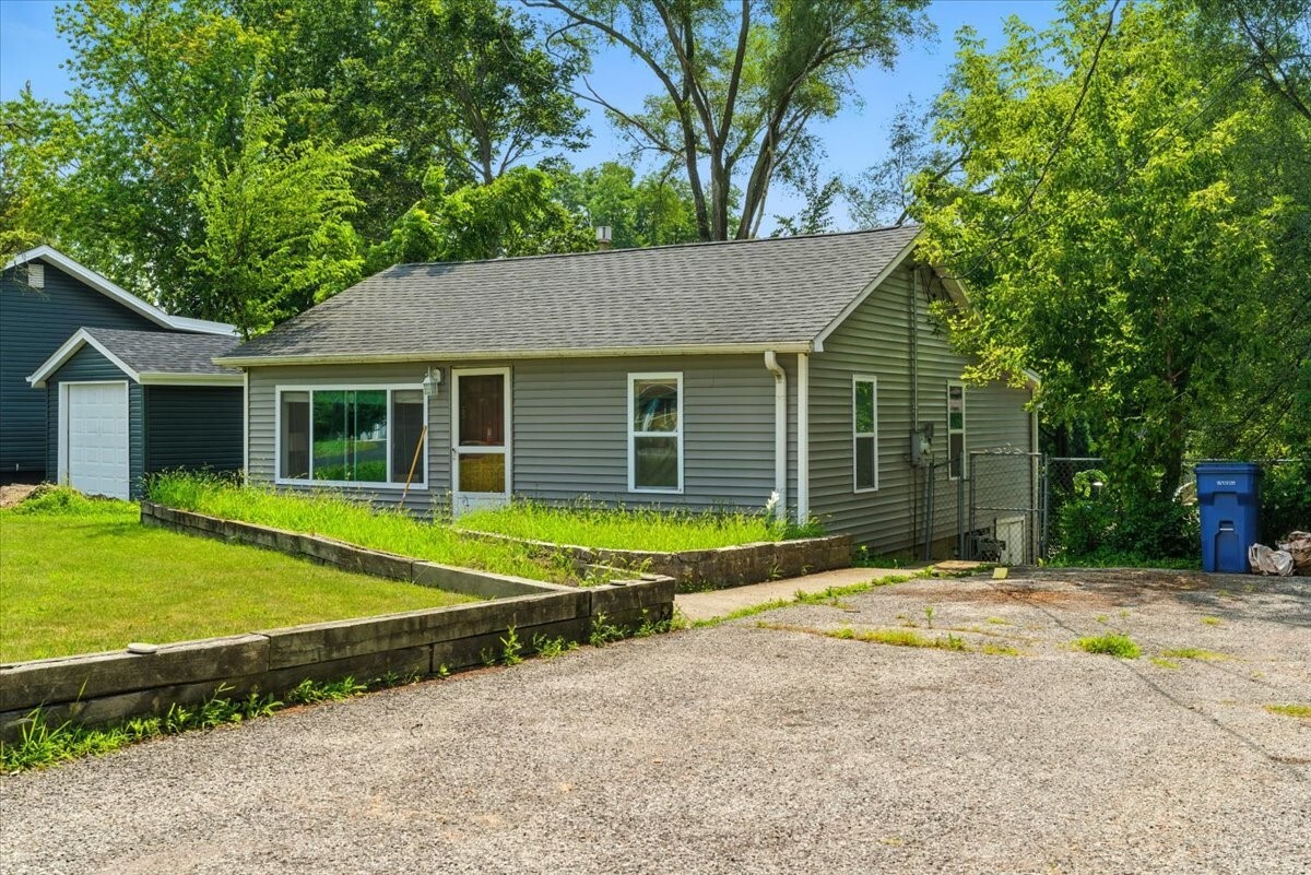 33070 North Ridge Road Grayslake, IL 60030 - Photo 1 of 24 Gallery Image 1