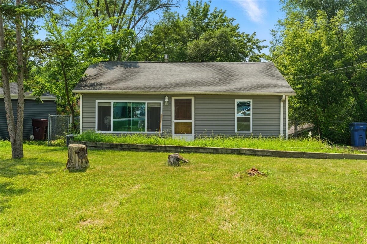 33070 North Ridge Road Grayslake, IL 60030 - Photo 3 of 24 Gallery Image 3