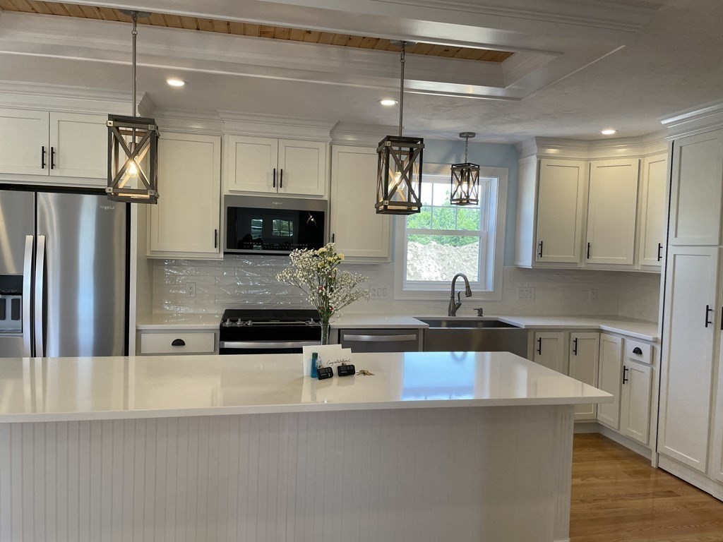24 Webb Brook Road Billerica, MA 01821 - Photo 5 of 23 Gallery Image 5