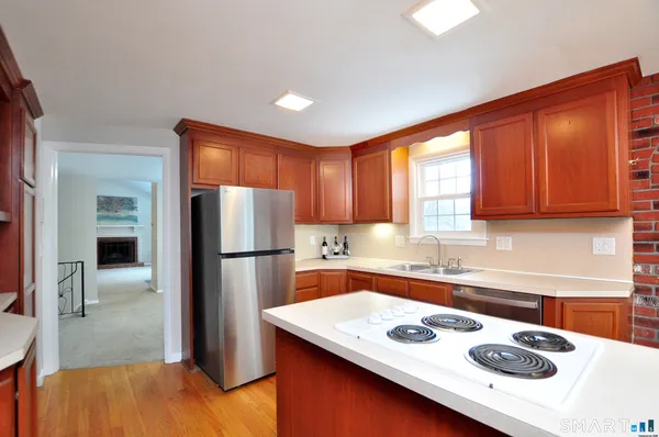 $3,900 | 25 Red Stone Drive, Simsbury, CT 06089