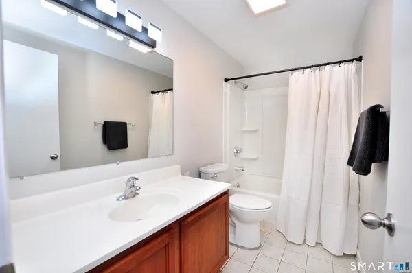 $3,900 | 25 Red Stone Drive, Simsbury, CT 06089