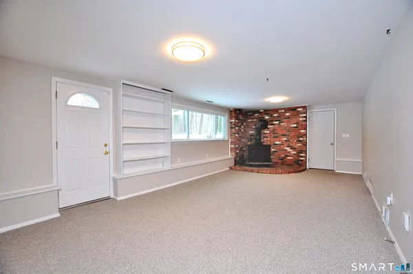 $3,900 | 25 Red Stone Drive, Simsbury, CT 06089