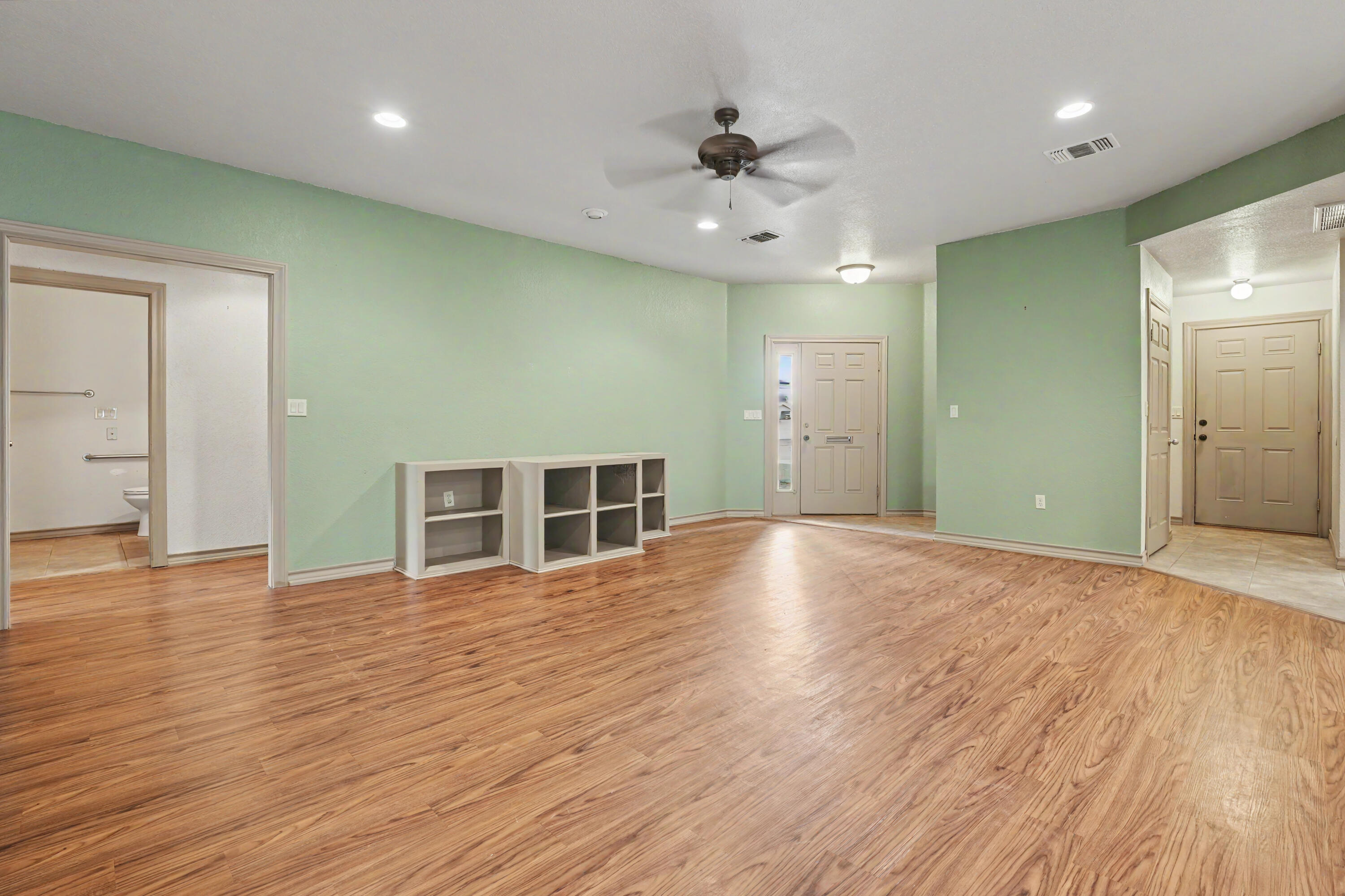 805 South 23rd Street Slaton, TX 79364 - Photo 8 of 22 DSC06902