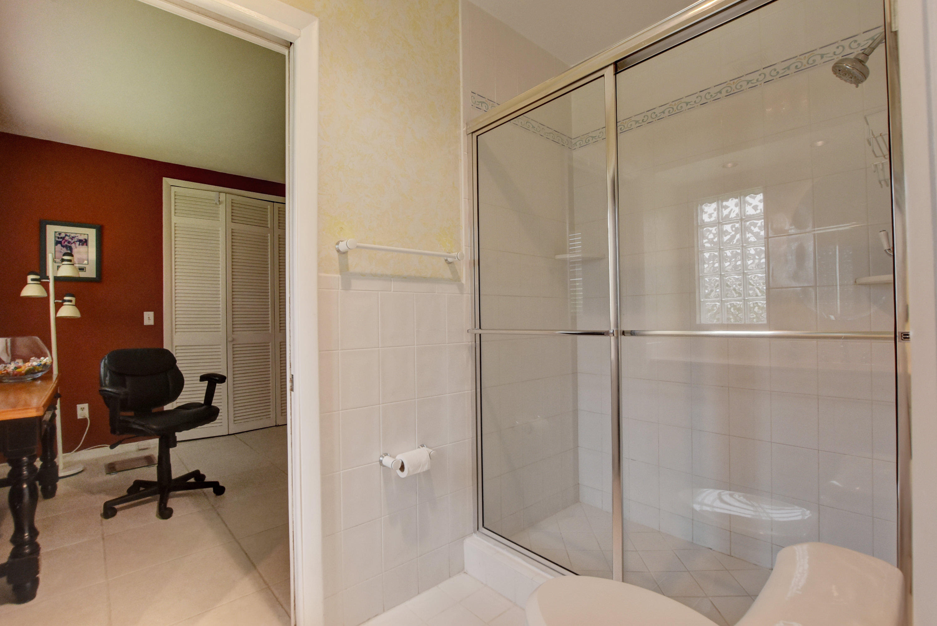 152 Northwest 11th Avenue Boca Raton, FL 33486 - Photo 28 of 33 Bathroom #3