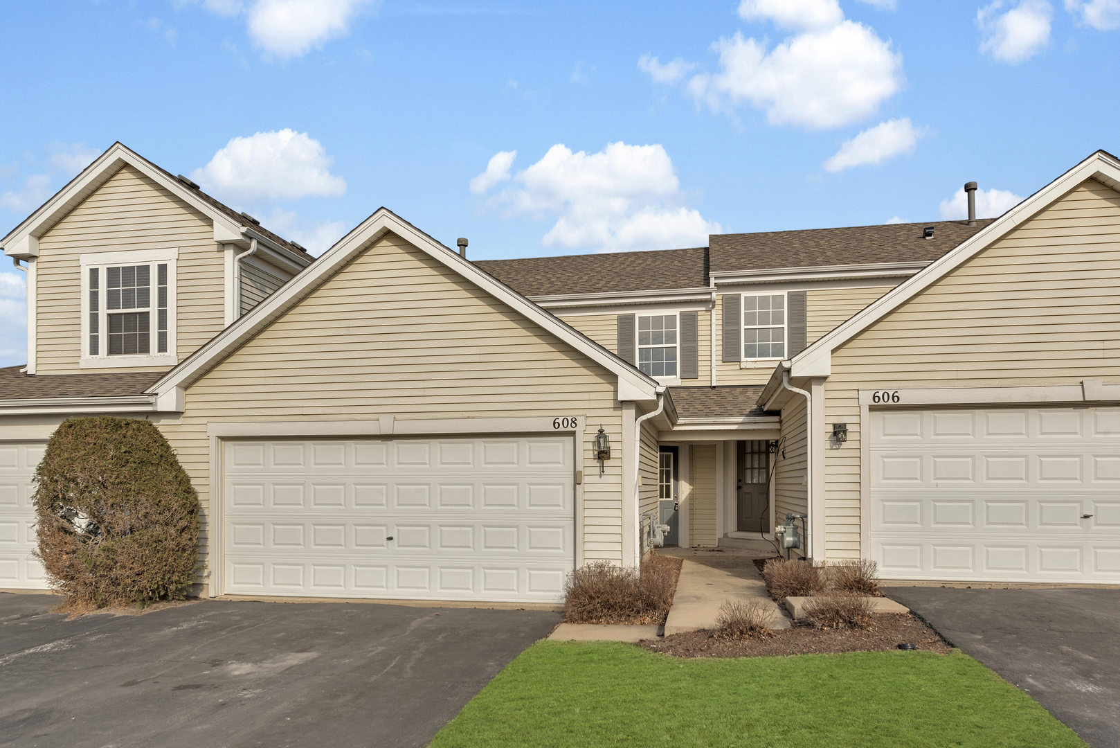 608 Chestnut Ridge Minooka, IL 60447 - Photo 1 of 16 a view of a house with a yard and garage