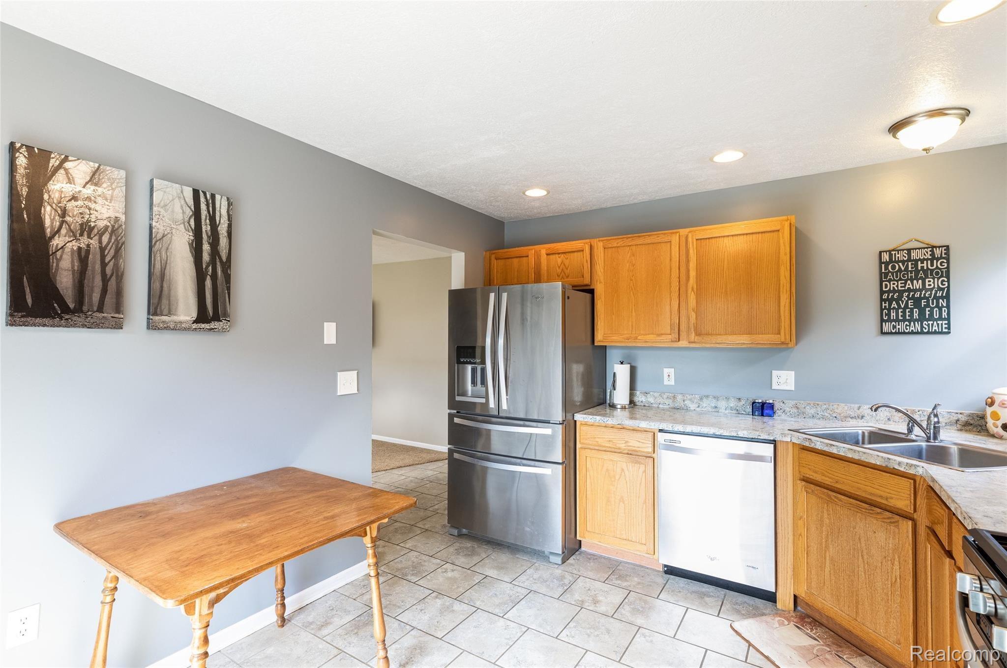 1095 Oakcrest Road Howell, MI 48843 - Photo 14 of 40 23.Kitchen