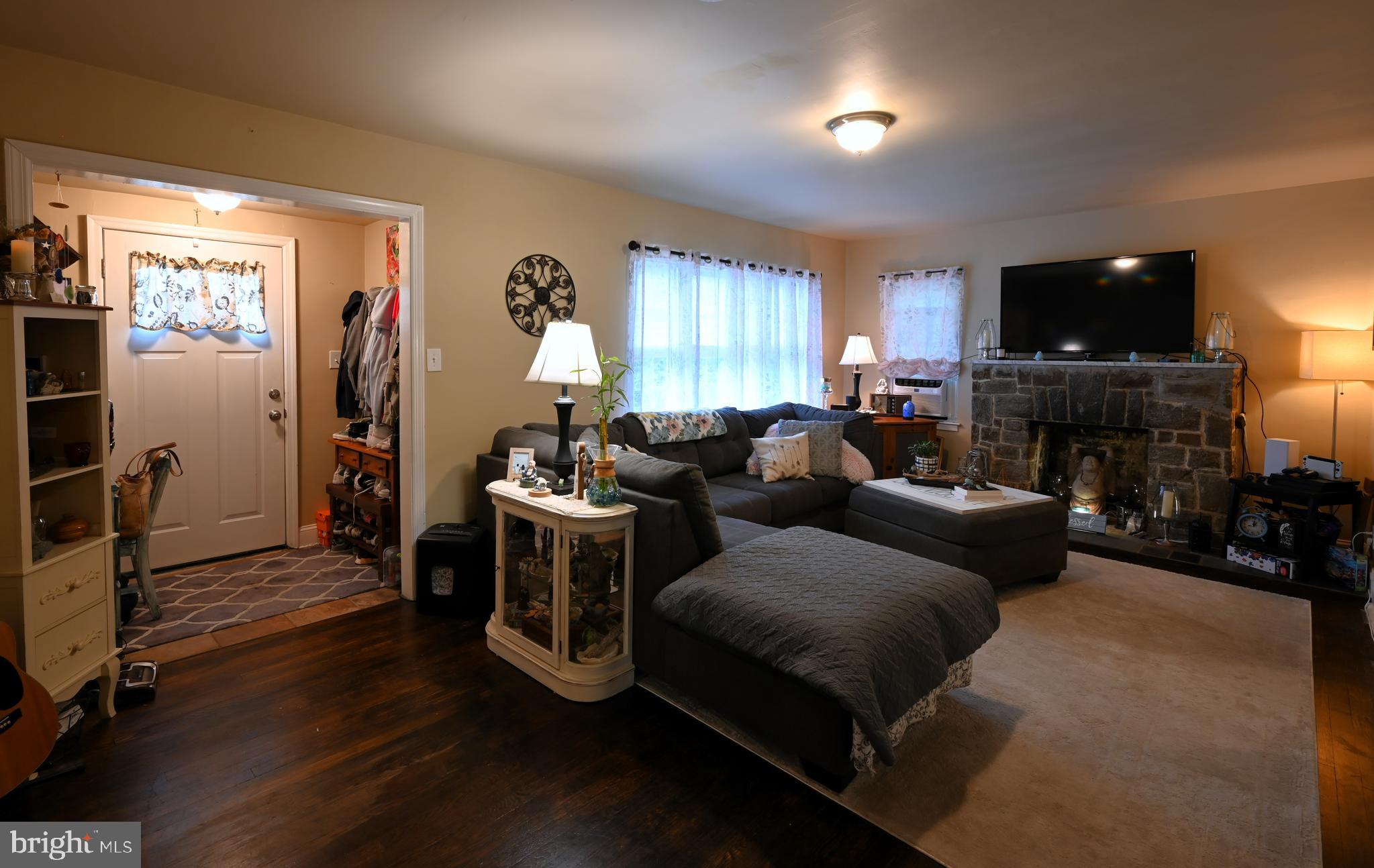 1001 Clements Bridge Road Barrington, NJ 08007 - Photo 24 of 58 1st Floor Apt Front Entry Foyer & Living Room