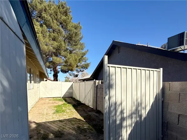 $2,300 | 3129 Floral Vista Avenue, Henderson, NV 89014