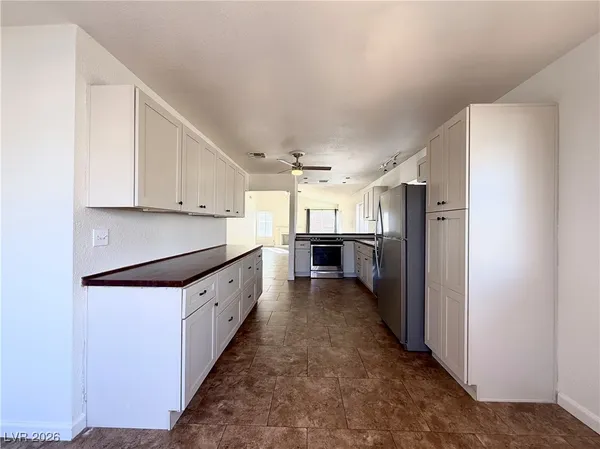 $2,300 | 3129 Floral Vista Avenue, Henderson, NV 89014