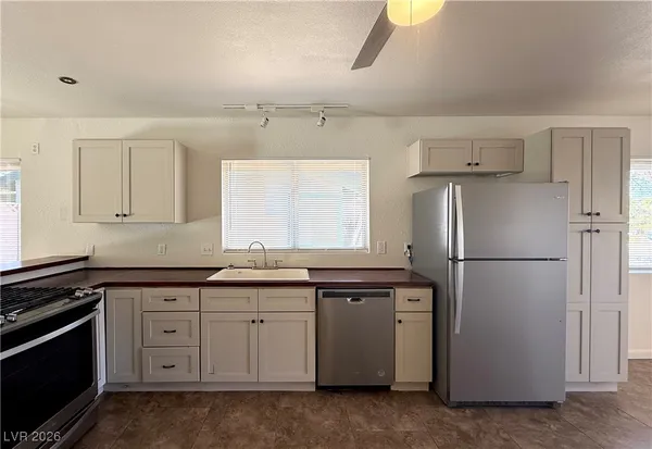 $2,300 | 3129 Floral Vista Avenue, Henderson, NV 89014