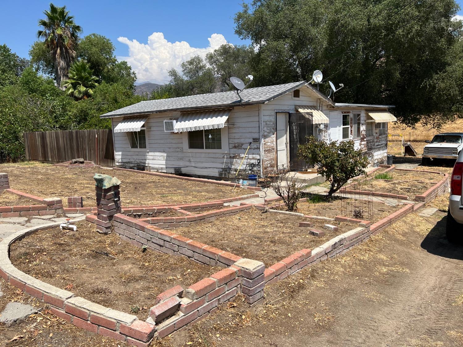 35415 Highway 190 Springville, CA 93265 - Photo 7 of 17 a view of a house with a patio