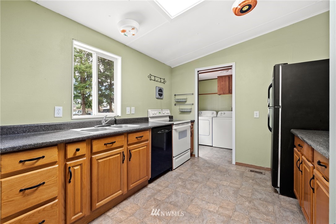 8902 180th Way Southwest Rochester, WA 98579 - Photo 8 of 32