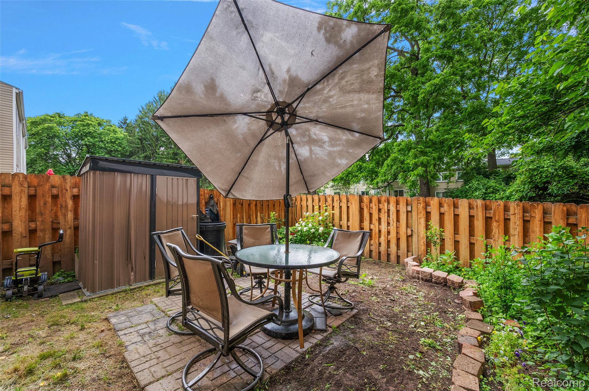 930 Little Hill Court Rochester, MI 48307 - Photo 6 of 38 06-930 Little Hill Ct -6.jpg