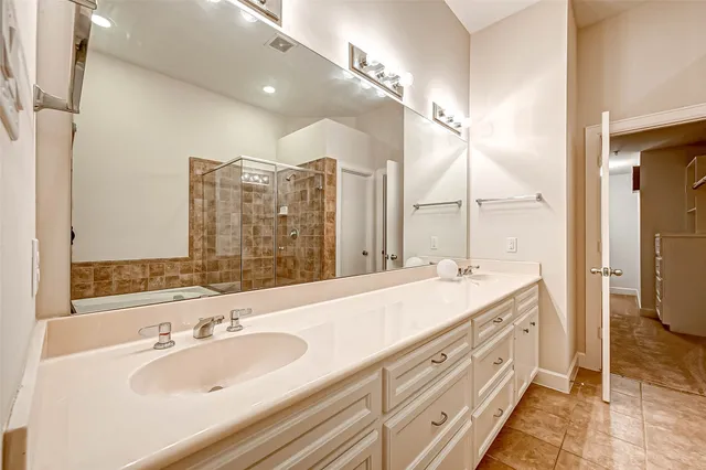 $1,800 | 2710 Hullsmith Drive, Unit 102, Houston, TX 77063