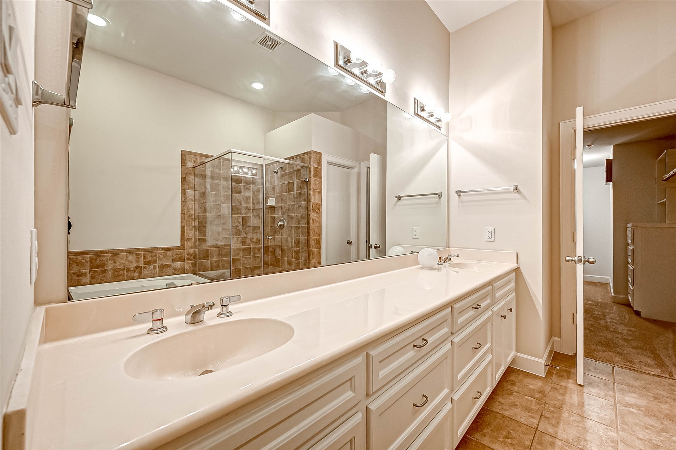 2710 Hullsmith Drive, Unit 102 Houston, TX 77063 - Photo 12 of 16