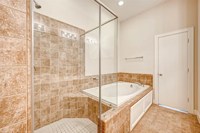 $1,800 | 2710 Hullsmith Drive, Unit 102, Houston, TX 77063