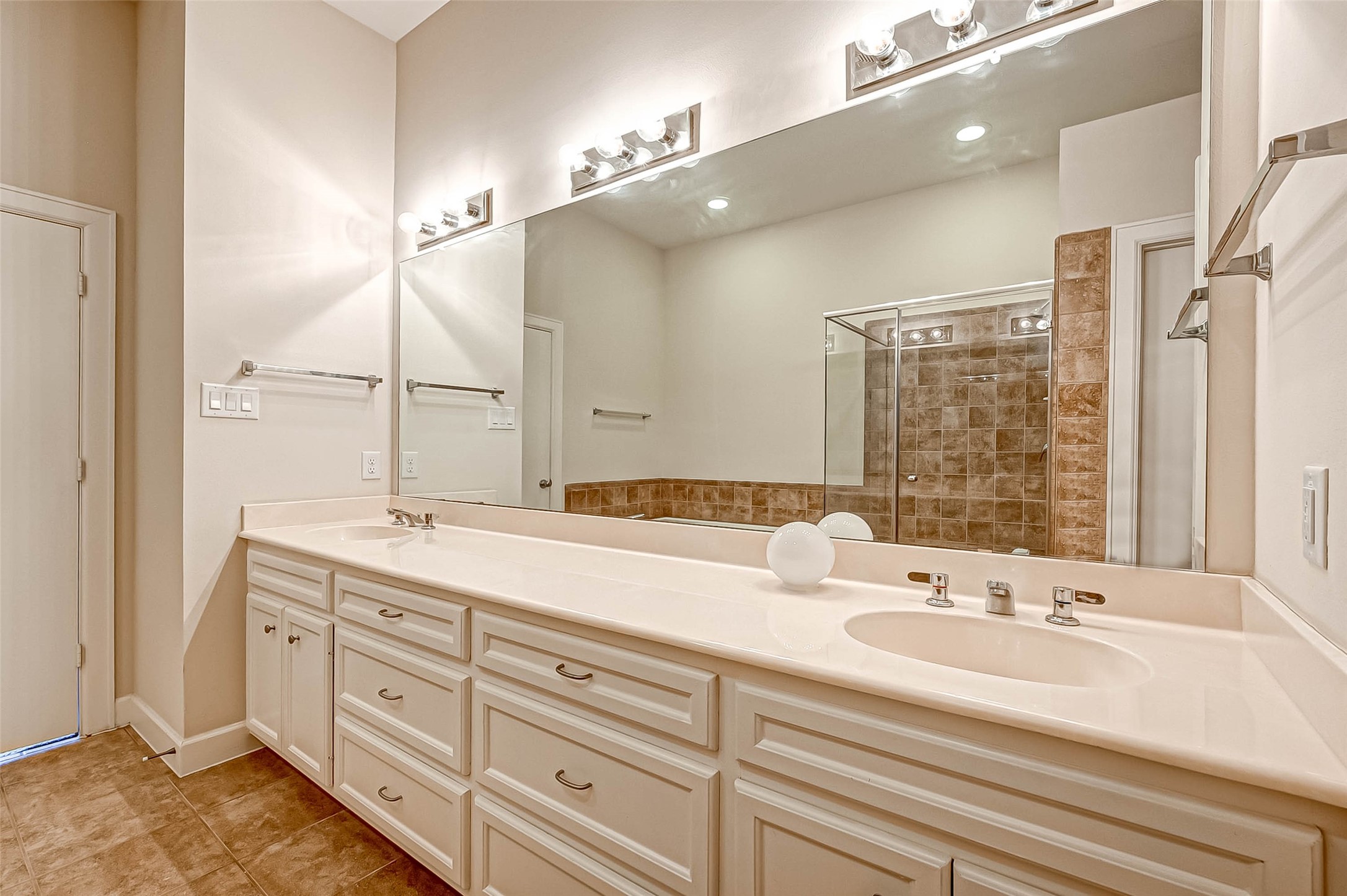 2710 Hullsmith Drive, Unit 102 Houston, TX 77063 - Photo 14 of 16