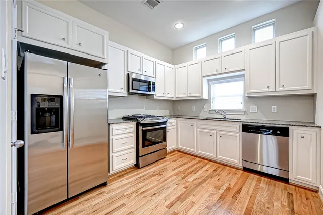 $1,800 | 2710 Hullsmith Drive, Unit 102, Houston, TX 77063