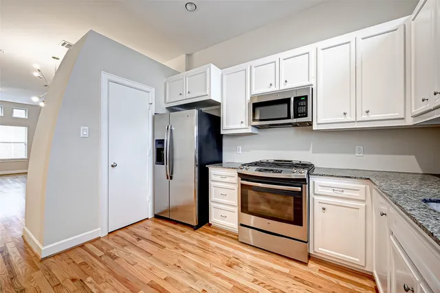 $1,800 | 2710 Hullsmith Drive, Unit 102, Houston, TX 77063