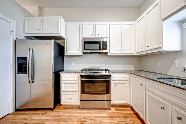 $1,800 | 2710 Hullsmith Drive, Unit 102, Houston, TX 77063