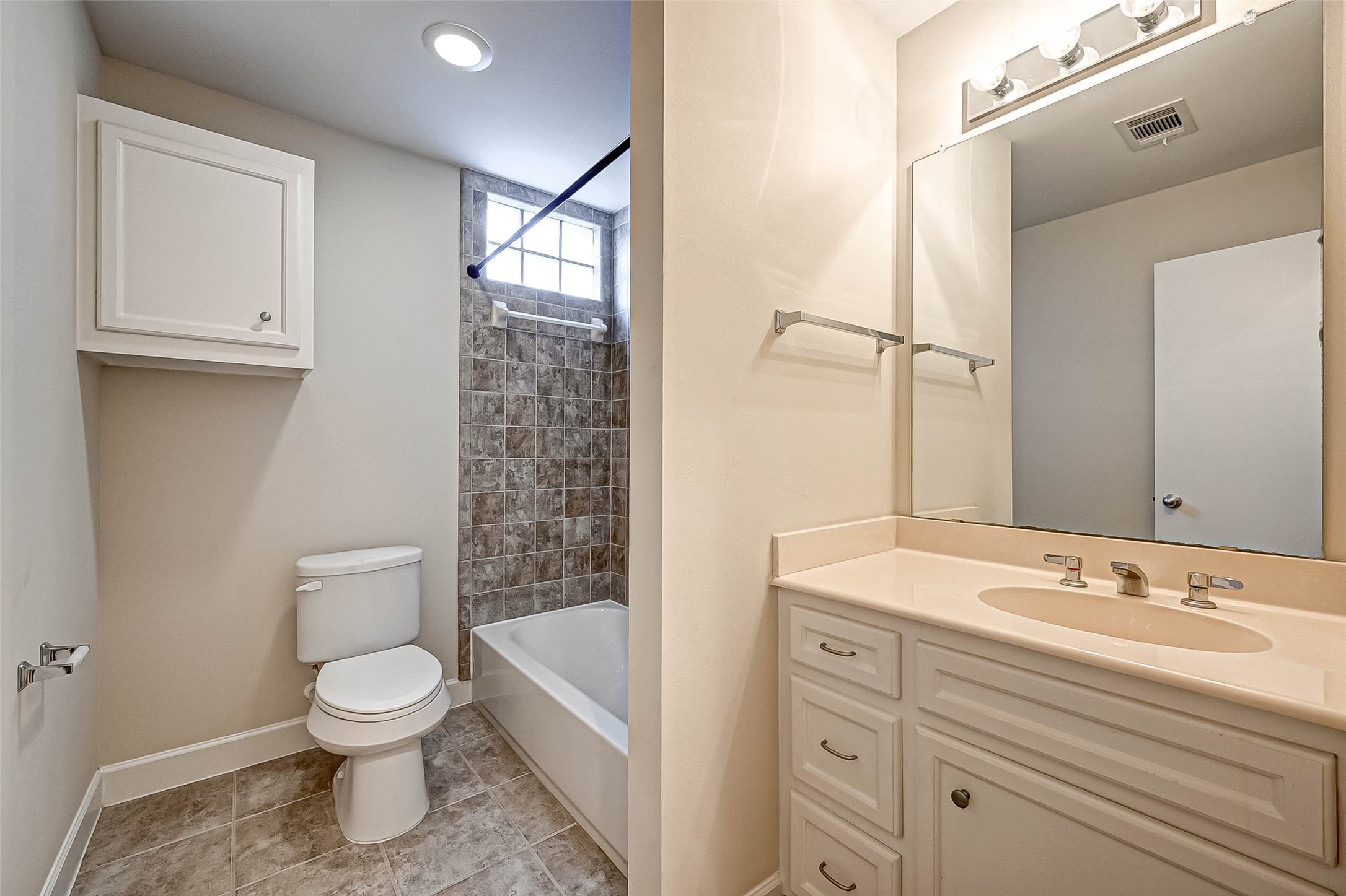 2710 Hullsmith Drive, Unit 102 Houston, TX 77063 - Photo 9 of 16