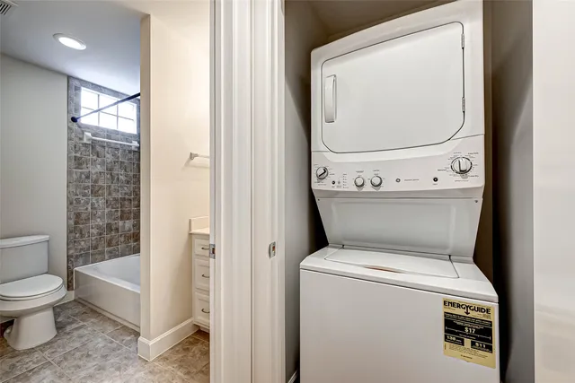 $1,800 | 2710 Hullsmith Drive, Unit 102, Houston, TX 77063