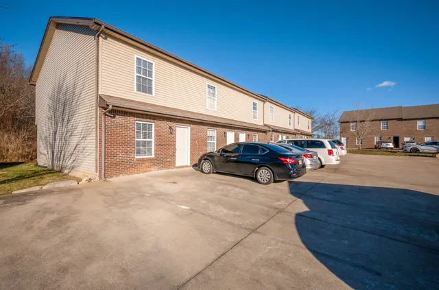 $990,000 | 525 Patriot Park Court, Clarksville, TN 37042