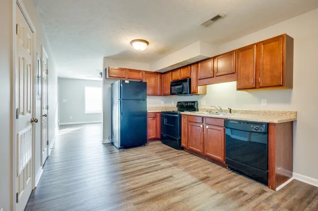 $990,000 | 525 Patriot Park Court, Clarksville, TN 37042