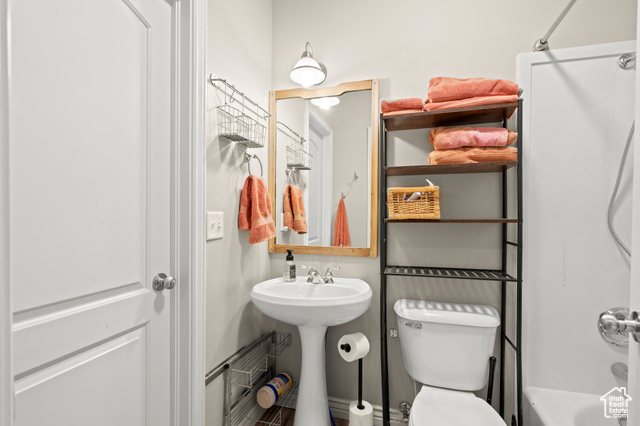 135 Cove Drive Elk Ridge, UT 84651 - Photo 27 of 45 Upstairs Bath