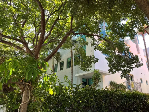a view of a house with a tree
