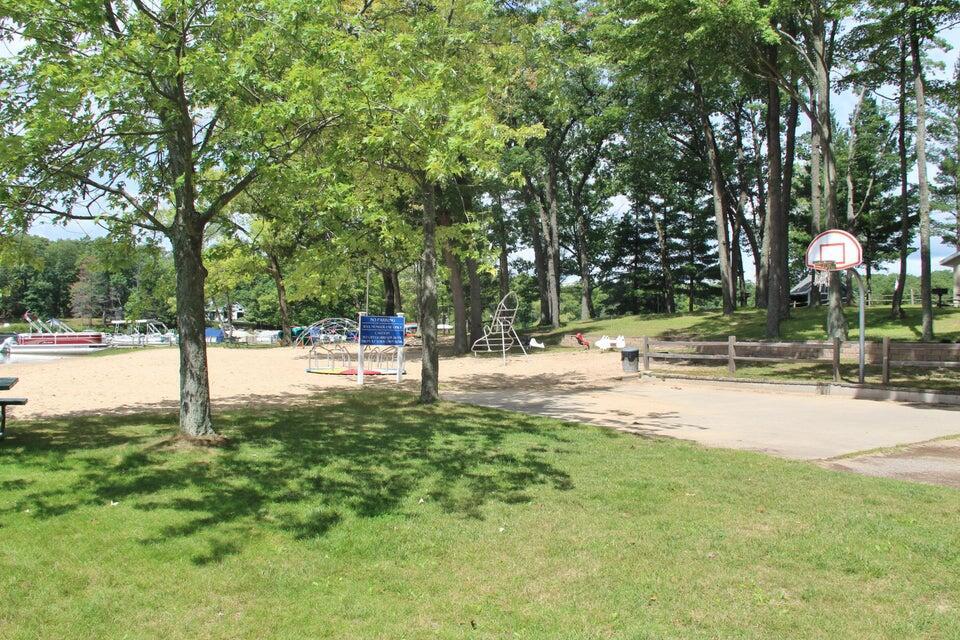 7801 Navajo Trail Branch, MI 49402 - Photo 39 of 42 wsa bb court