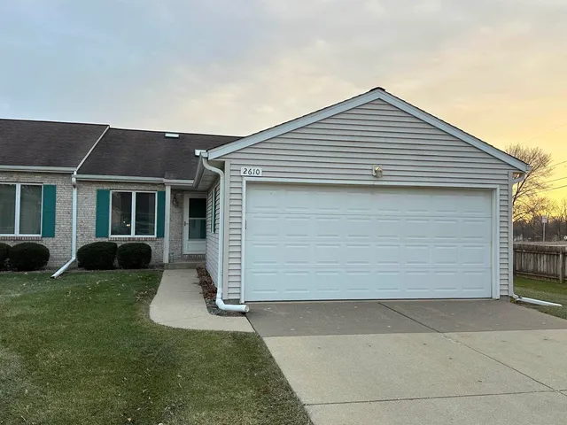 $215,000 | 2610 38th Street, Unit 1, Moline, IL 61265