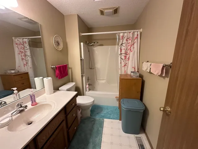 $215,000 | 2610 38th Street, Unit 1, Moline, IL 61265