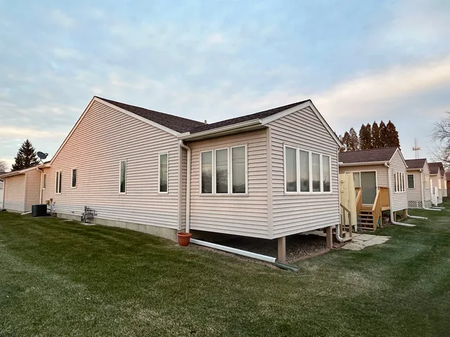 $215,000 | 2610 38th Street, Unit 2610, Moline, IL 61265