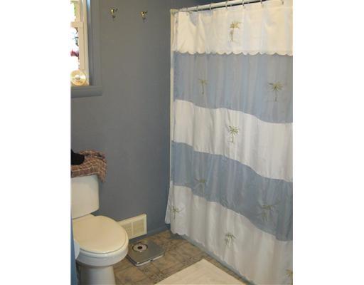 200 Colfax Street Springdale, PA 15144 - Photo 11 of 15 Full Bath.