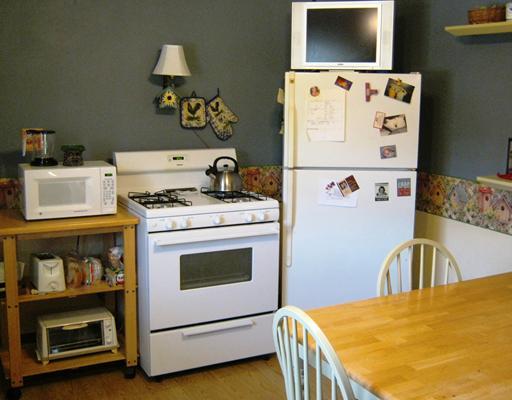 200 Colfax Street Springdale, PA 15144 - Photo 4 of 15 Kitchen.
