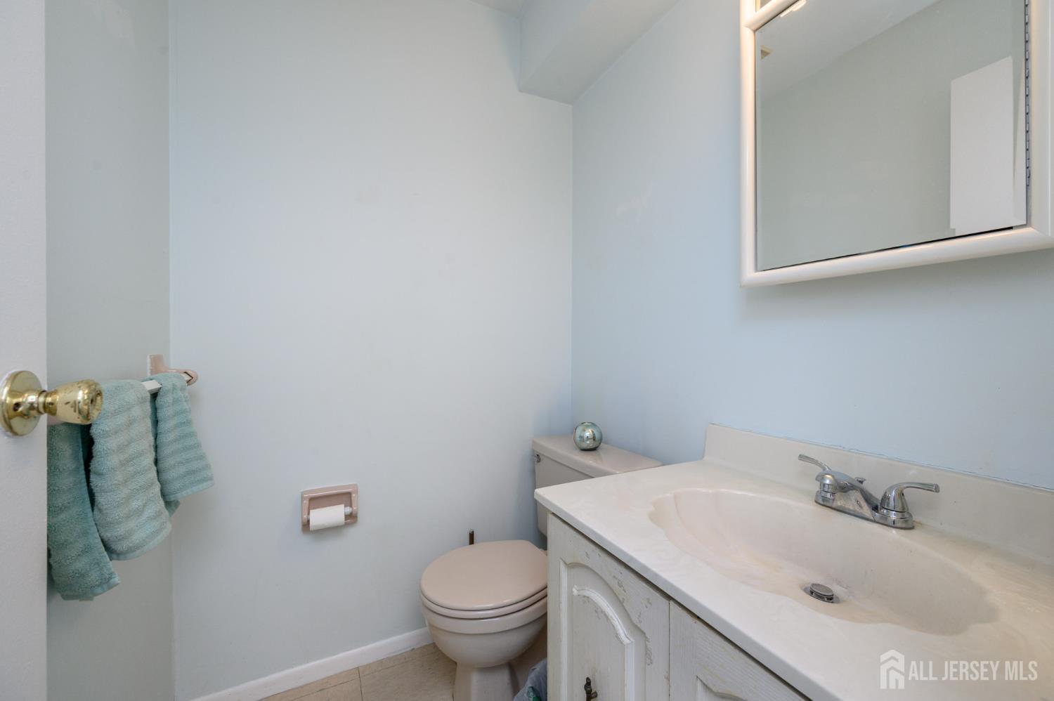127 Chaucer Road Mount Laurel, NJ 08054 - Photo 13 of 43 a bathroom with a sink and toilet