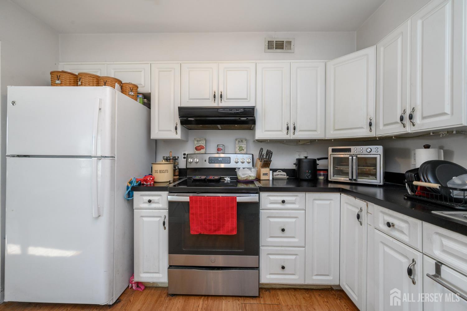 127 Chaucer Road Mount Laurel, NJ 08054 - Photo 28 of 43 a kitchen with granite countertop a refrigerator stove and white cabinets