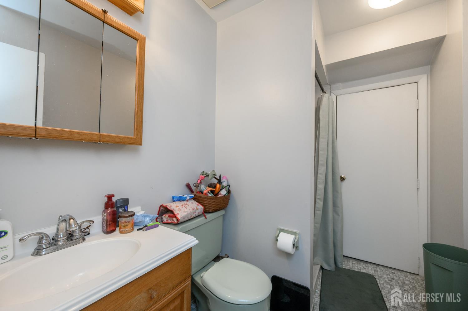 127 Chaucer Road Mount Laurel, NJ 08054 - Photo 38 of 43 a bathroom with a sink toilet and a mirror