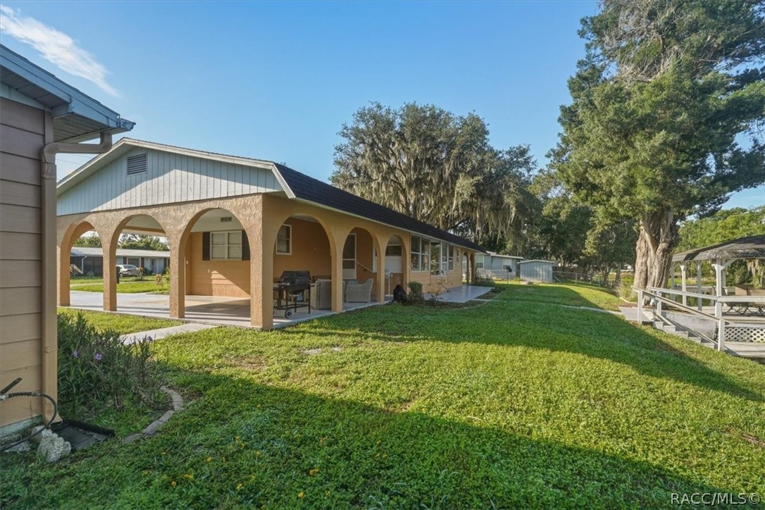 928 South Shad Terrace Inverness, FL 34450 - Photo 30 of 48 a front view of house with yard and green space