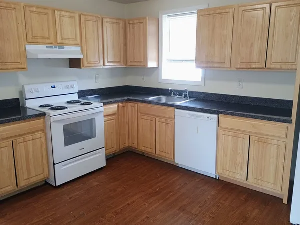 $2,400 | 207 High Street, Unit 3, Taunton, MA 02780