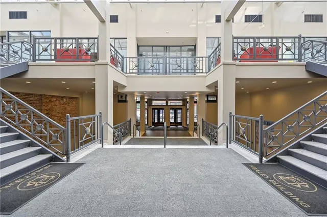 a view of entryway with a front door