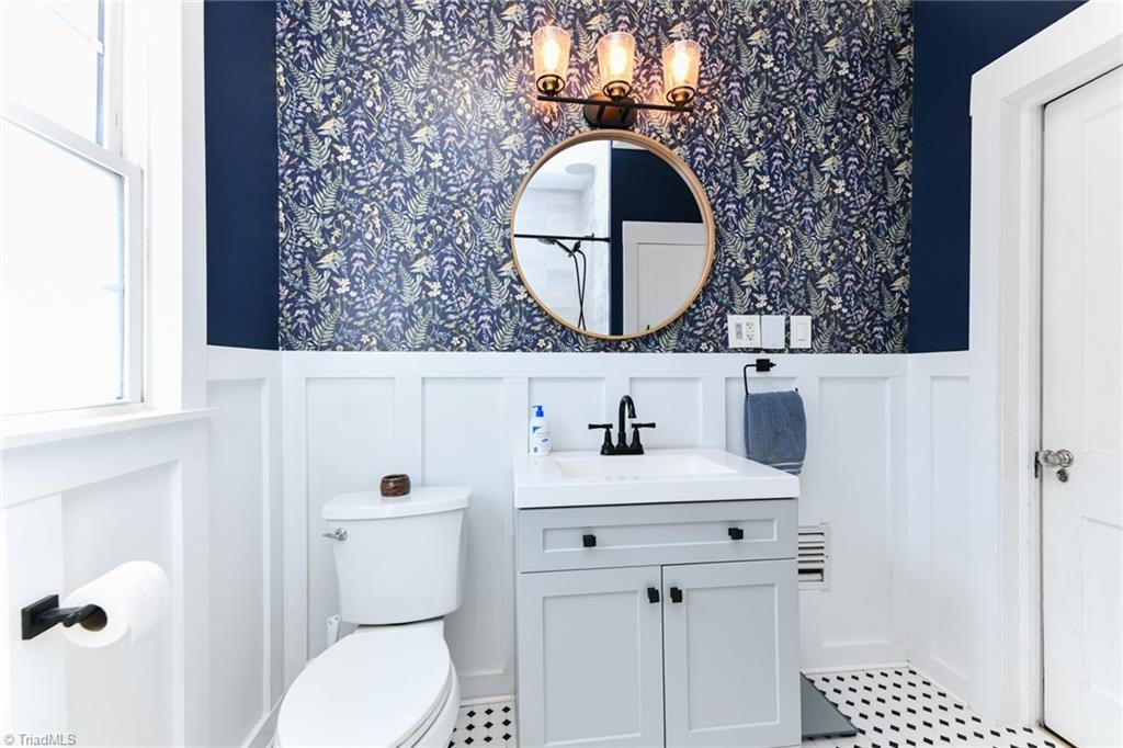 407 Colonial Drive High Point, NC 27262 - Photo 18 of 28 Gallery Image 18