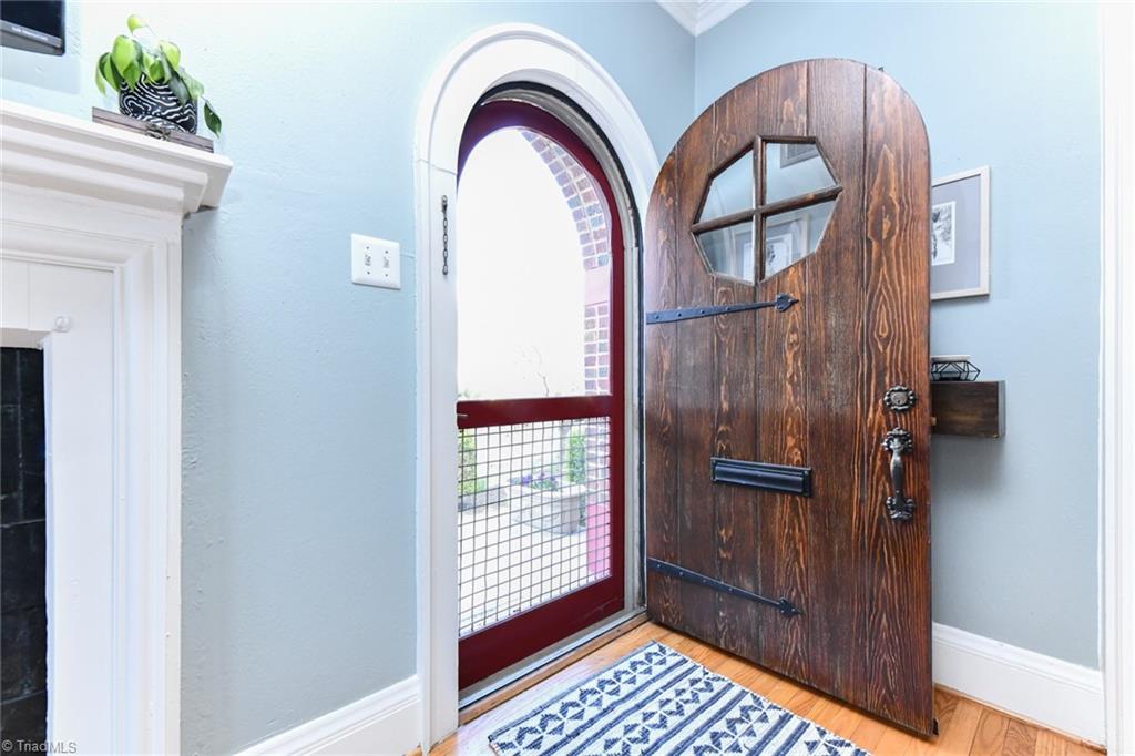 407 Colonial Drive High Point, NC 27262 - Photo 2 of 28 Gallery Image 2
